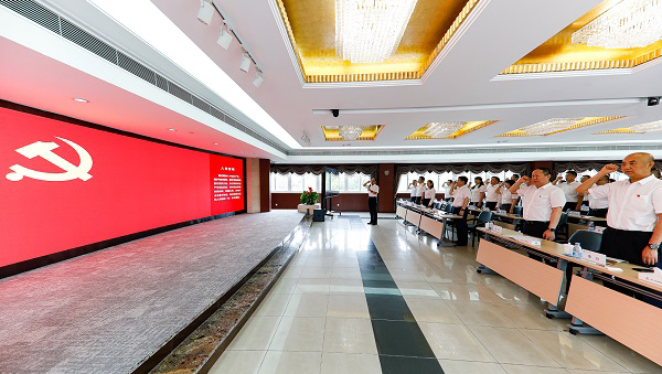 上海7790必发集团召开庆祝建党104周年暨2024-2025年度“两优一先”表扬大会